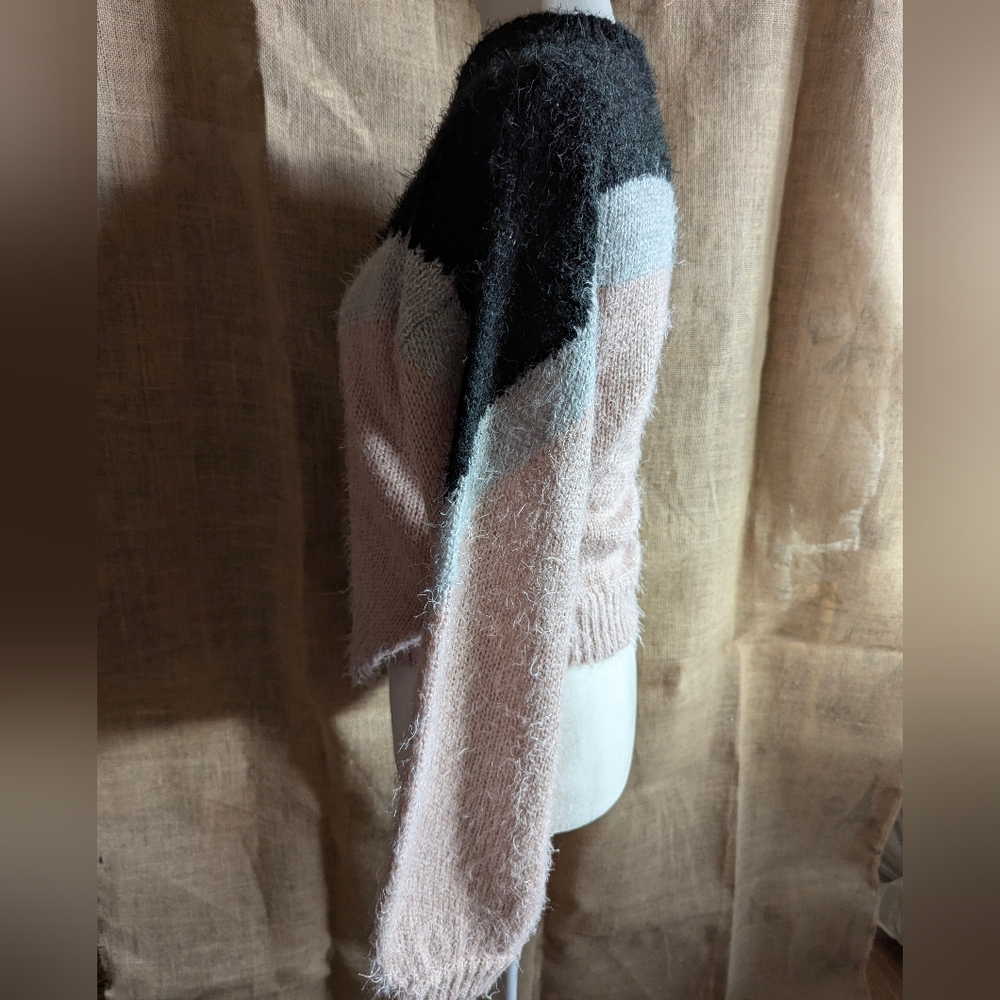 LUSH | Color Block Sweater - Picture 3 of 8